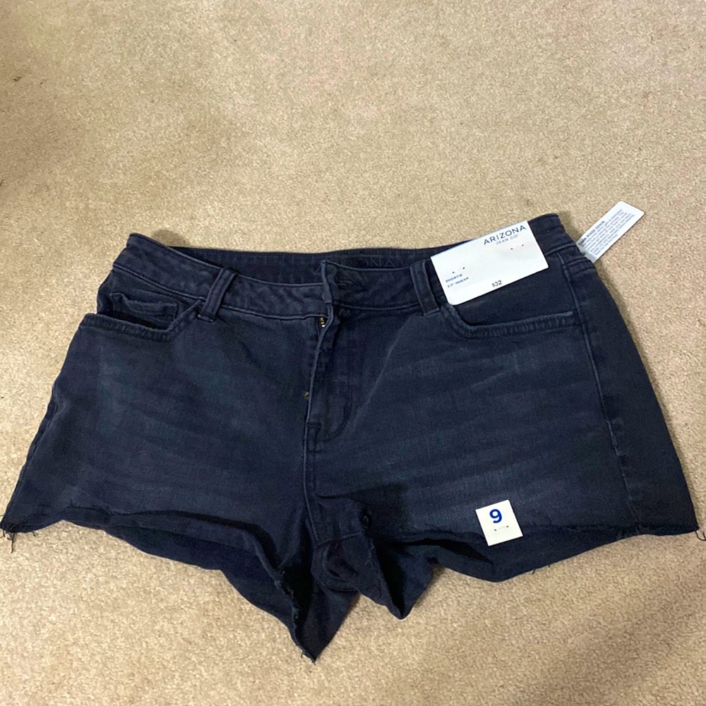 🖤🖤 NWT SZ. 9 Black distressed Shorts! 🖤🖤